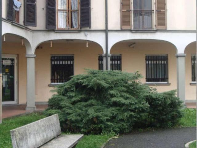 Locale Commerciale in vendita a Agnadello, Lombardia