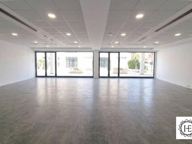 Locale Commerciale in vendita a Agrate Brianza, Lombardia