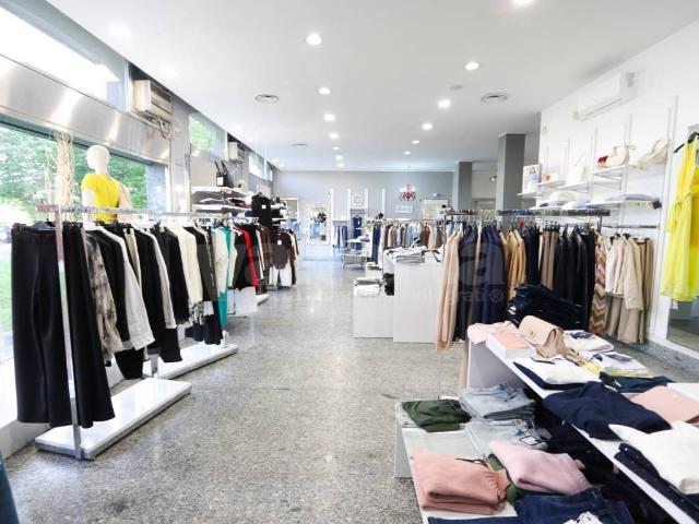 Locale Commerciale in vendita a Agrate Brianza, Lombardia