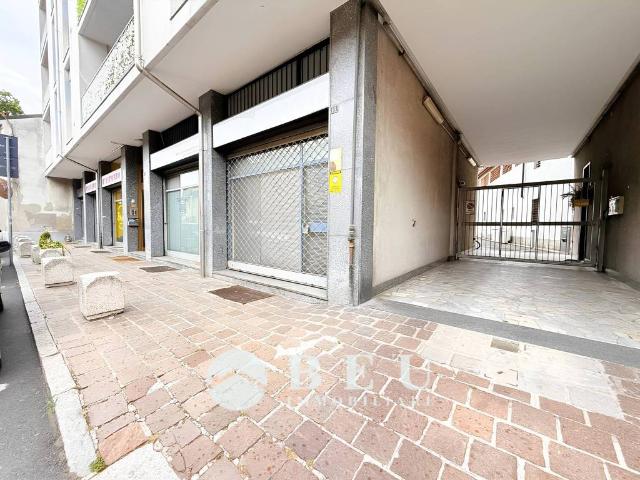 Locale Commerciale in vendita a Agrate Brianza, Lombardia