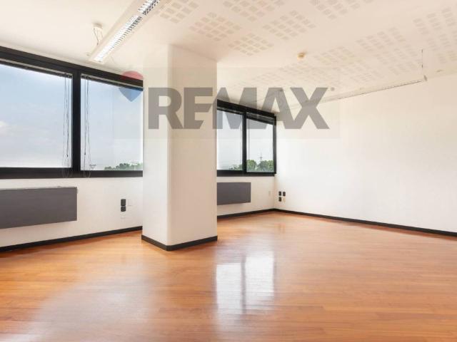 Locale Commerciale in vendita a Agrate Brianza, Lombardia
