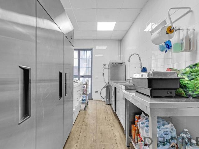 Locale Commerciale in vendita a Agrate Brianza, Lombardia