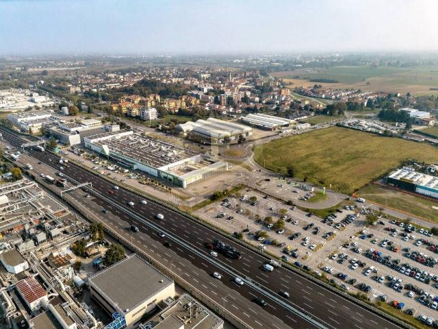 Locale Commerciale in vendita a Agrate Brianza, Lombardia