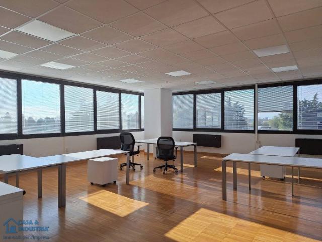 Locale Commerciale in vendita a Agrate Brianza, Lombardia
