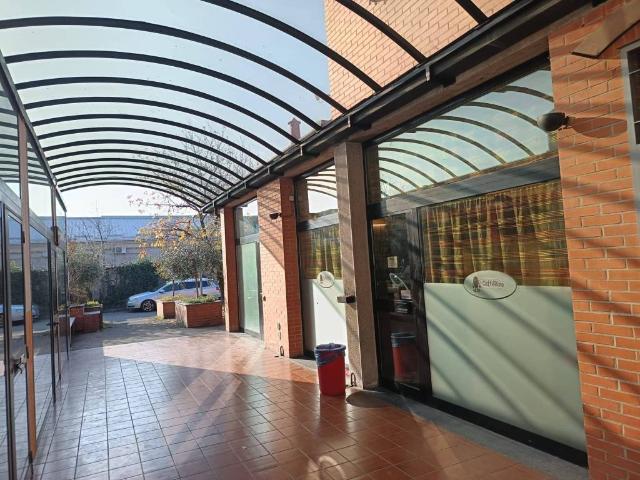 Locale Commerciale in vendita a Agrate Brianza, Lombardia