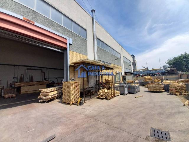 Locale Commerciale in vendita a Agrate Brianza, Lombardia