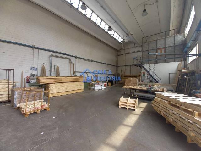 Locale Commerciale in vendita a Agrate Brianza, Lombardia