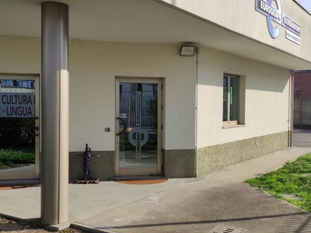 Locale Commerciale in vendita a Agrate Brianza, Lombardia