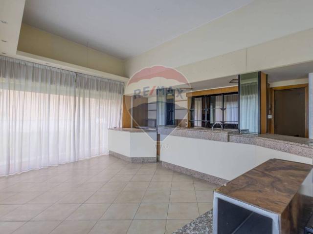 Locale Commerciale in vendita a Agrate Brianza, Lombardia