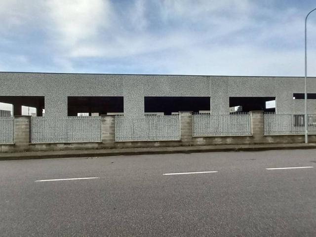 Locale Commerciale in vendita a Agrate Brianza, Lombardia