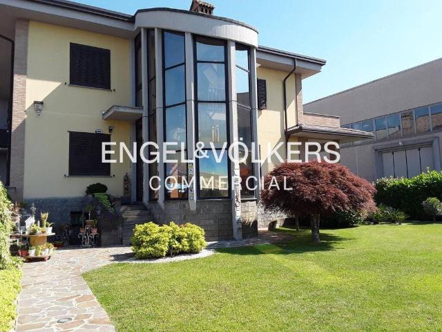 Locale Commerciale in vendita a Agrate Brianza, Lombardia