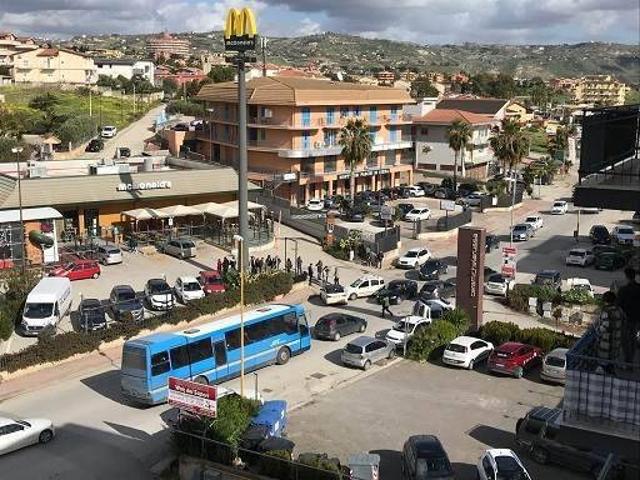 Locale Commerciale in vendita a Agrigento, Sicilia