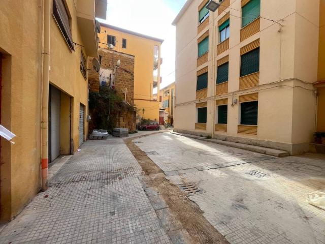 Locale Commerciale in vendita a Sottogas, Agrigento