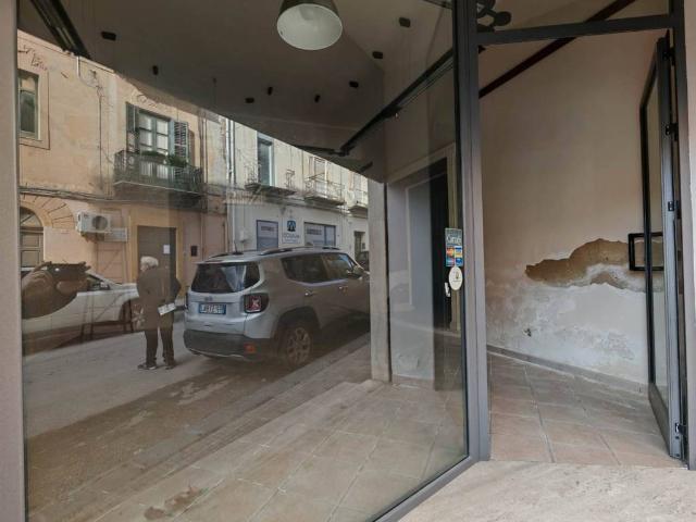 Locale Commerciale in vendita a Sottogas, Agrigento