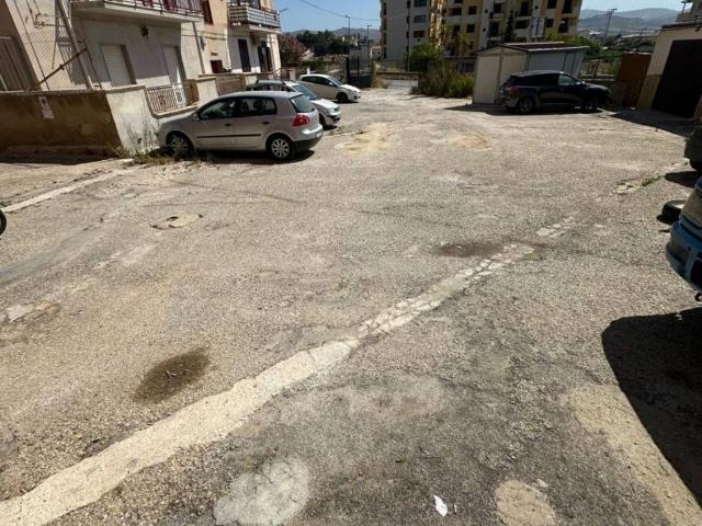 Locale Commerciale in vendita a Cannatello, Agrigento