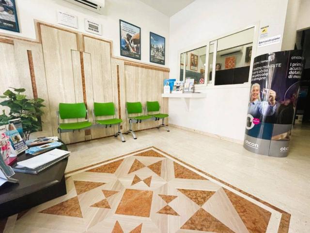 Locale Commerciale in vendita a Sottogas, Agrigento