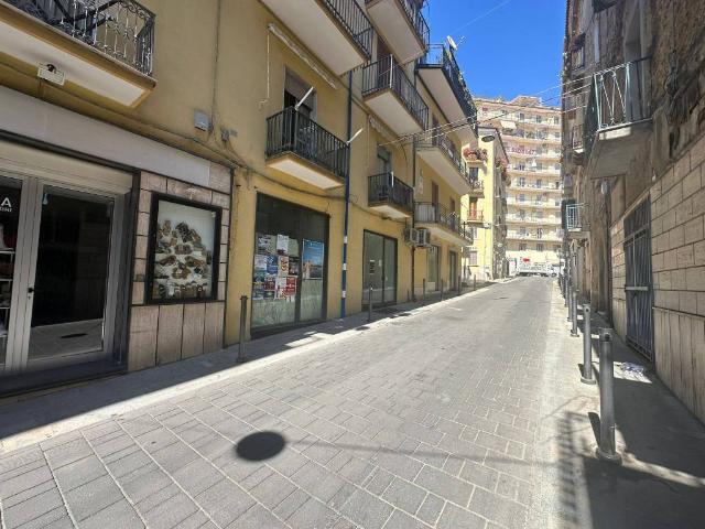 Locale Commerciale in vendita a Borgo Medievale, Agropoli