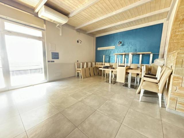 Locale Commerciale in vendita a Agropoli, Campania