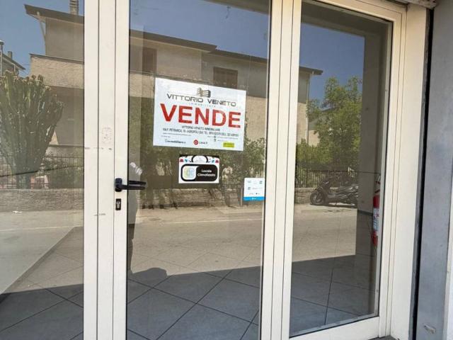 Locale Commerciale in vendita a Agropoli, Campania
