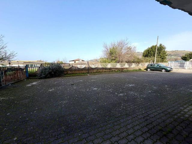 Locale Commerciale in vendita a Agropoli, Campania