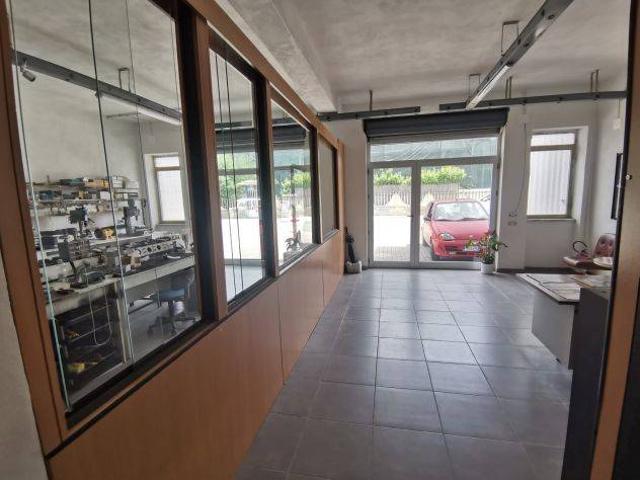 Locale Commerciale in vendita a Agropoli, Campania