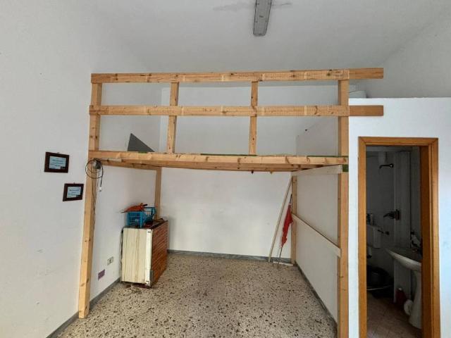 Locale Commerciale in vendita a Agropoli, Campania