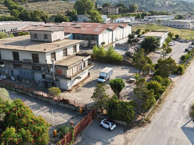 Locale Commerciale in vendita a Agropoli, Campania