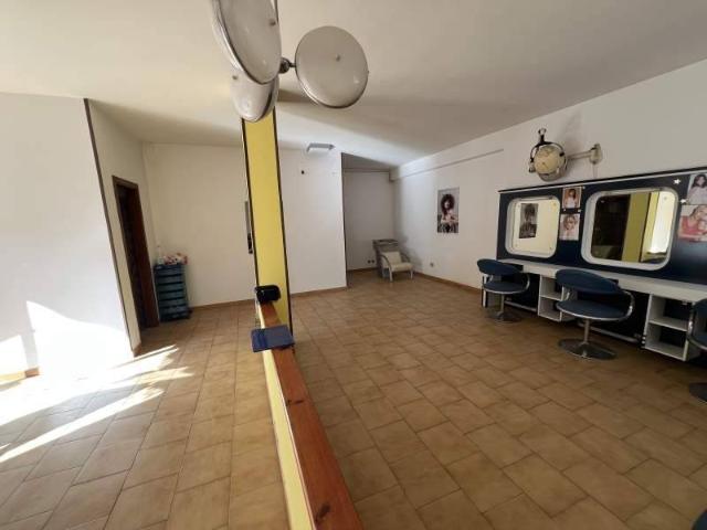 Locale Commerciale in vendita a Agropoli Sud, Agropoli