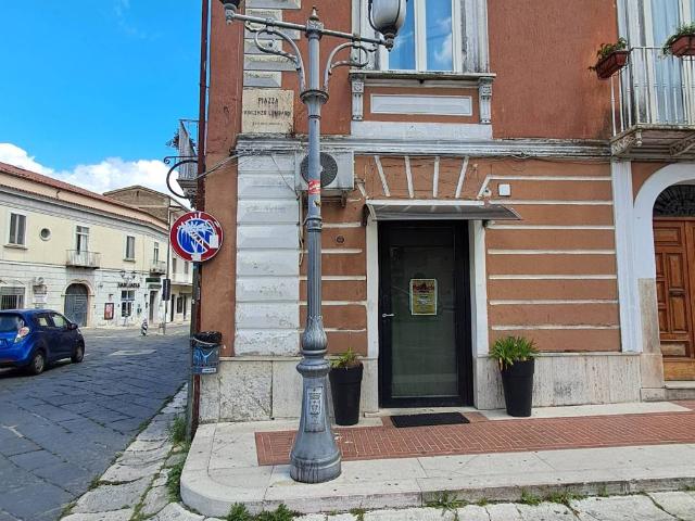 Locale Commerciale in vendita a Airola, Campania