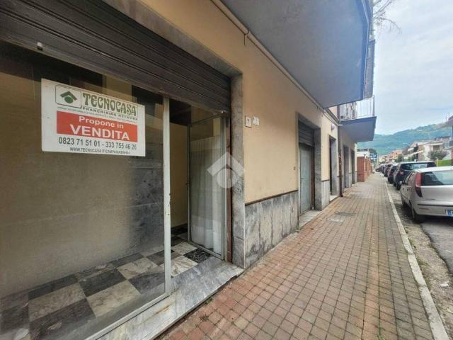 Locale Commerciale in vendita a Santa Caterina, Airola