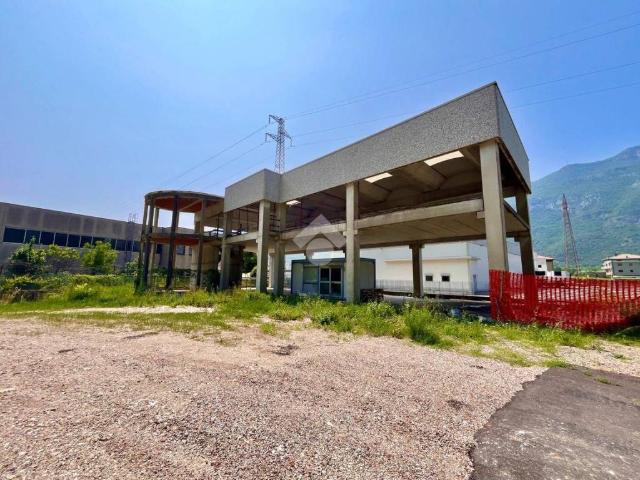 Locale Commerciale in vendita a Comunità della Vallagarina, Ala