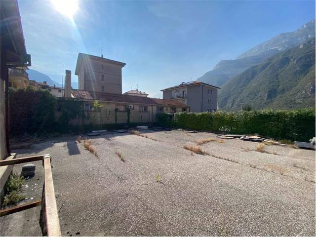 Locale Commerciale in vendita a Comunità della Vallagarina, Ala