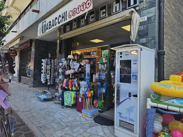 Locale Commerciale in vendita a Alassio, Liguria