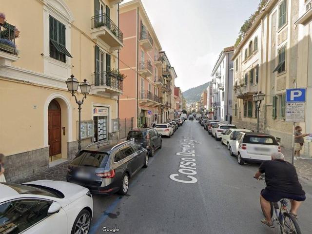 Locale Commerciale in vendita a Alassio, Liguria