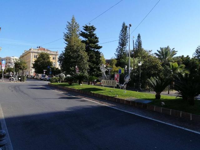 Locale Commerciale in vendita a Alassio, Liguria