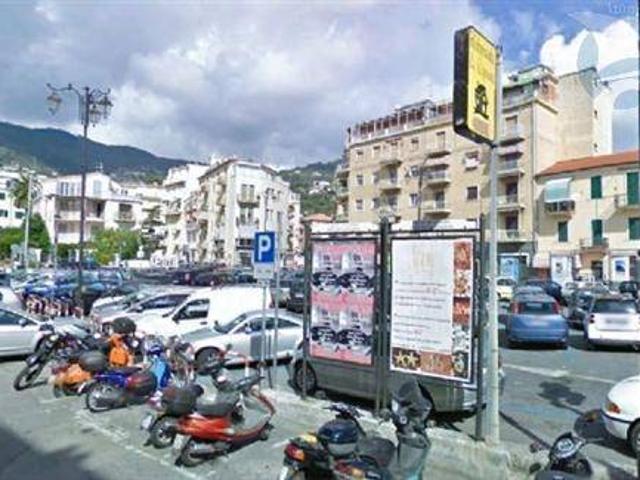 Locale Commerciale in vendita a Alassio, Liguria