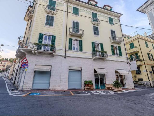 Locale Commerciale in vendita a Alassio, Liguria