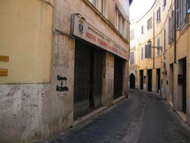 Locale Commerciale in vendita a Maddalena, Alatri