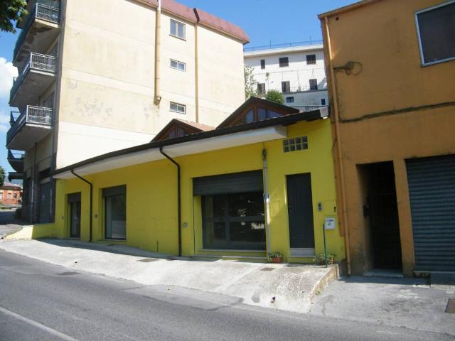 Locale Commerciale in vendita a Alatri, Lazio