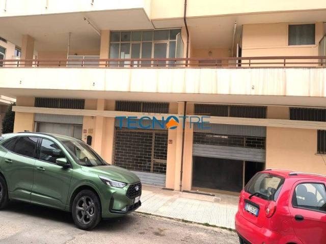 Locale Commerciale in vendita a Unione dei Comuni della Val Vibrata, Alba Adriatica