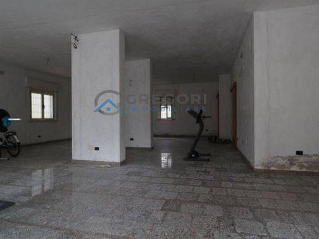 Locale Commerciale in vendita a Unione dei Comuni della Val Vibrata, Alba Adriatica