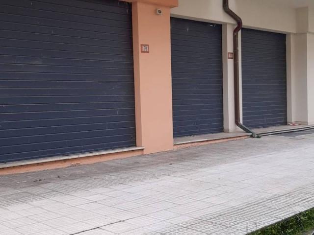 Locale Commerciale in vendita a Unione dei Comuni della Val Vibrata, Alba Adriatica