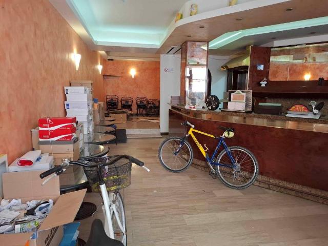Locale Commerciale in vendita a Unione dei Comuni della Val Vibrata, Alba Adriatica