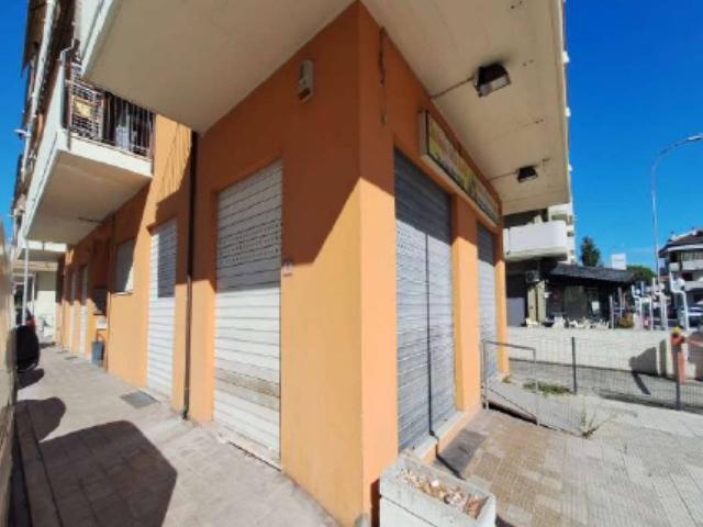 Locale Commerciale in vendita a Unione dei Comuni della Val Vibrata, Alba Adriatica