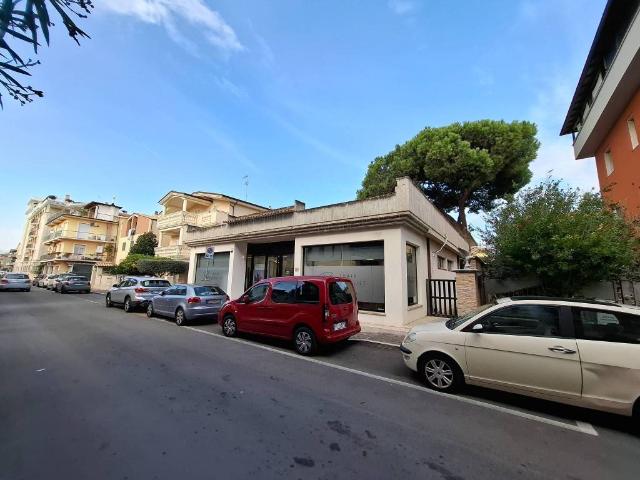 Locale Commerciale in vendita a Unione dei Comuni della Val Vibrata, Alba Adriatica