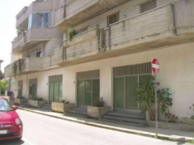 Locale Commerciale in vendita a Unione dei Comuni della Val Vibrata, Alba Adriatica