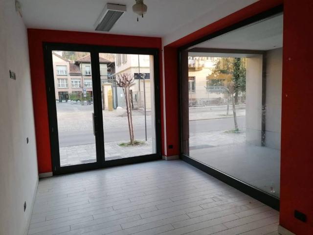 Locale Commerciale in vendita a Piemonte, Cuneo