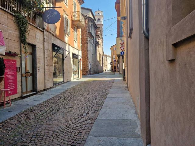 Locale Commerciale in vendita a Piemonte, Cuneo