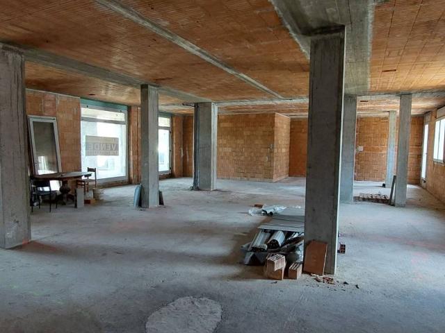 Locale Commerciale in vendita a Piemonte, Cuneo