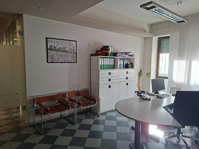 Locale Commerciale in vendita a Piemonte, Cuneo